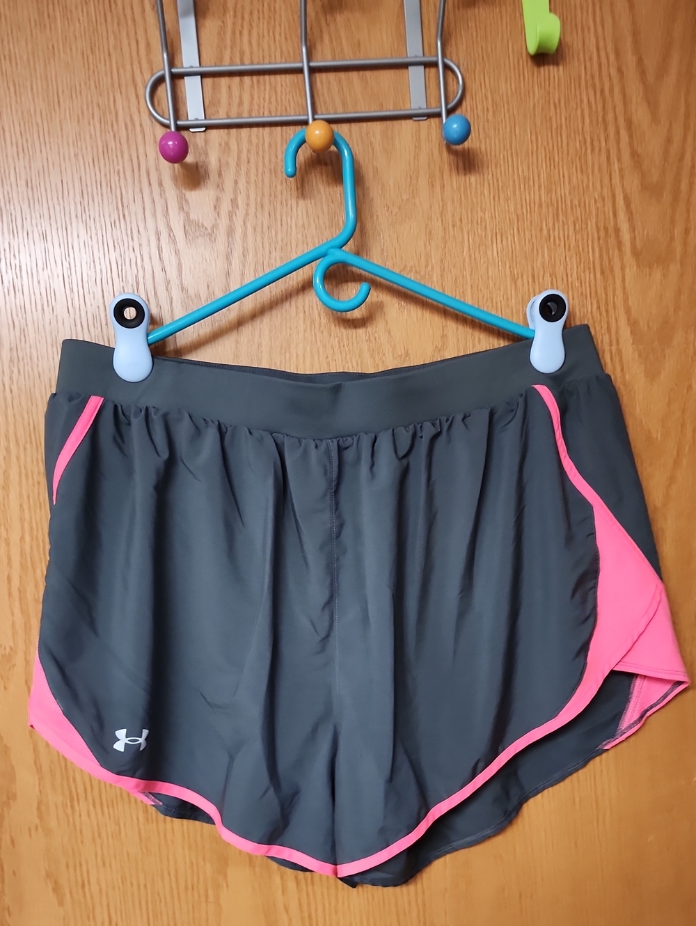 Under Armour Women's Dark Gray Athletic Shorts with Pink Trim 2xl number 2019